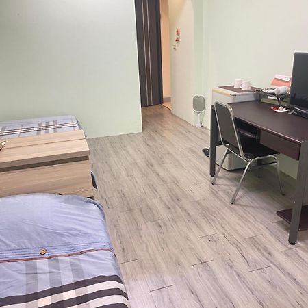 Ksf B&B Tainan Buitenkant foto
